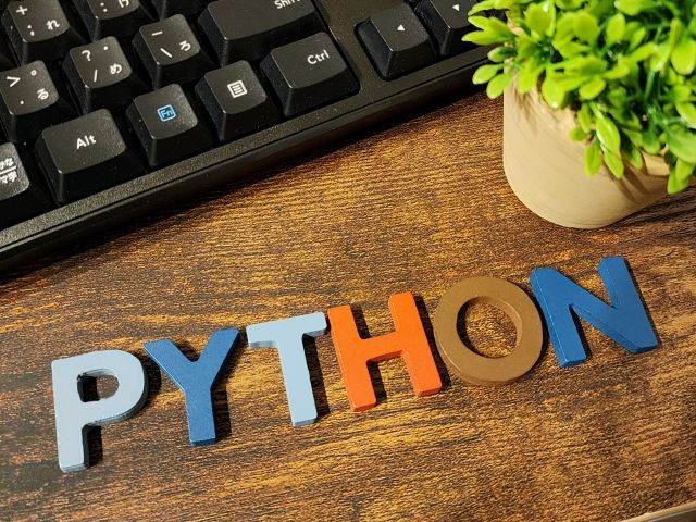 Pythonでできることや初心者でも作れるものを解説！実用例も紹介